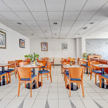 Hotel Robespierre Ex Ideal Paris - *