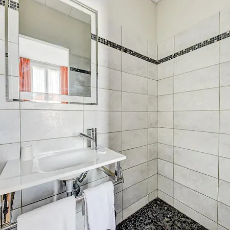 Hotel Robespierre Ex Ideal Paris - *