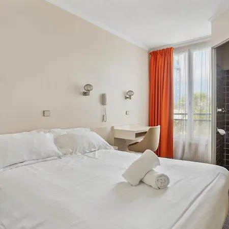 Robespierre Ex Ideal Paris - Hotel *